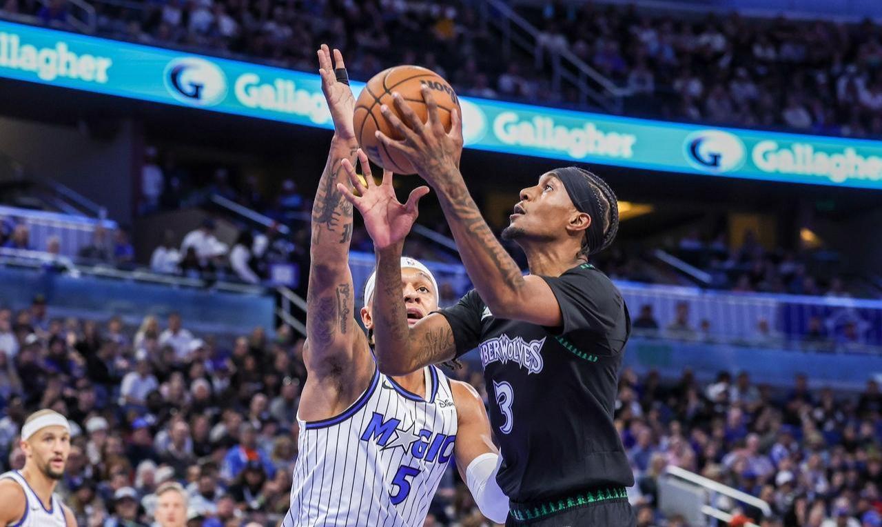 爆大冷！7人上双掀翻西部劲旅：全场开心欢呼，直通季后赛仍有戏